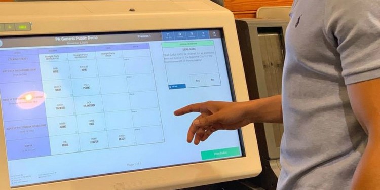 Democrats colluding with CIA to launch intelligence operation that ALTERS voting machine results Rep