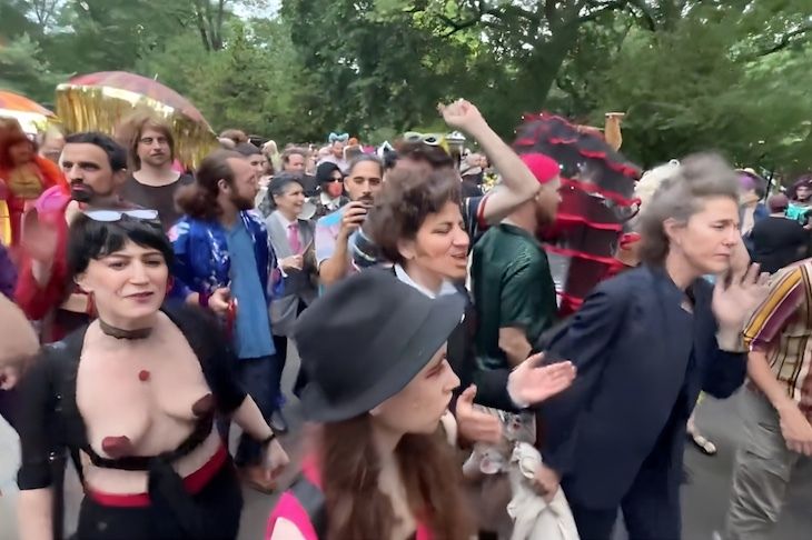 WATCH: Defiant LGBTQ Marchers Chant: 'We're Here, We're Queer, We're Coming for Your Children'